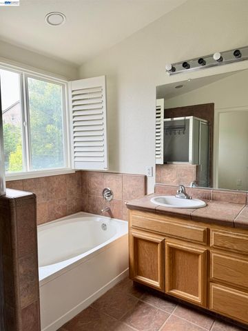 852 Meadow View Dr, Richmond, CA 94806