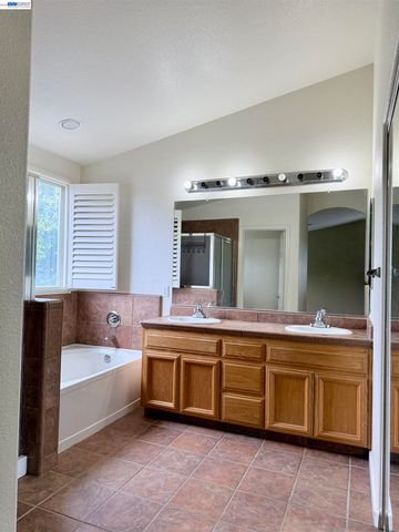 852 Meadow View Dr, Richmond, CA 94806