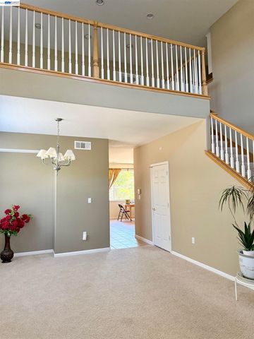 852 Meadow View Dr, Richmond, CA 94806