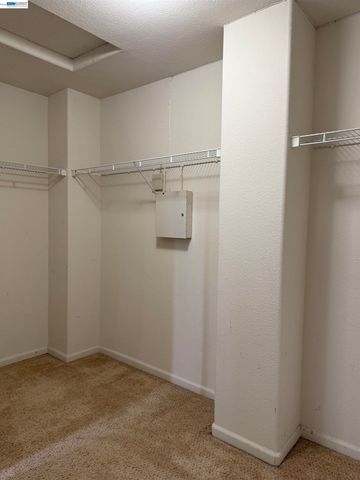 852 Meadow View Dr, Richmond, CA 94806