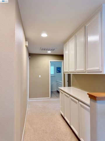 852 Meadow View Dr, Richmond, CA 94806