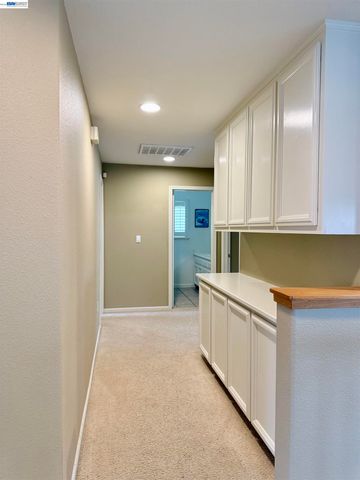 852 Meadow View Dr, Richmond, CA 94806