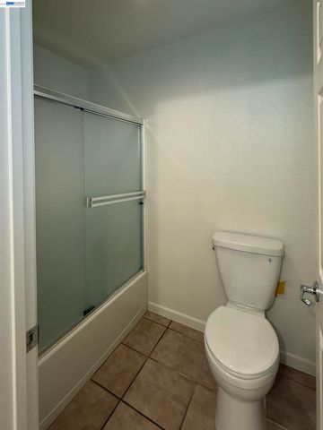 852 Meadow View Dr, Richmond, CA 94806