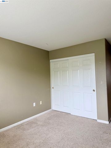 852 Meadow View Dr, Richmond, CA 94806