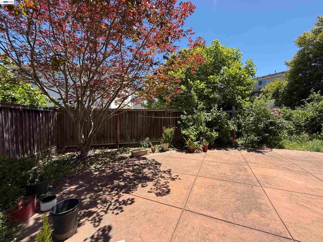 852 Meadow View Dr, Richmond, CA 94806