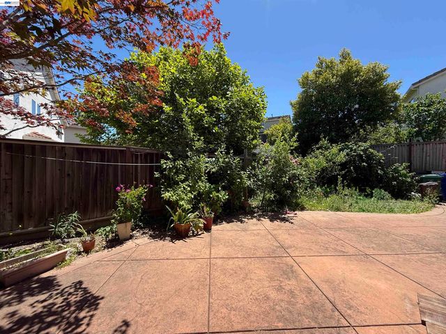 852 Meadow View Dr, Richmond, CA 94806