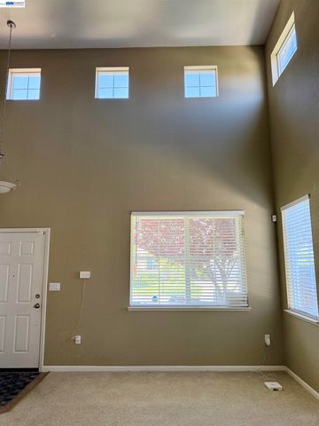 852 Meadow View Dr, Richmond, CA 94806