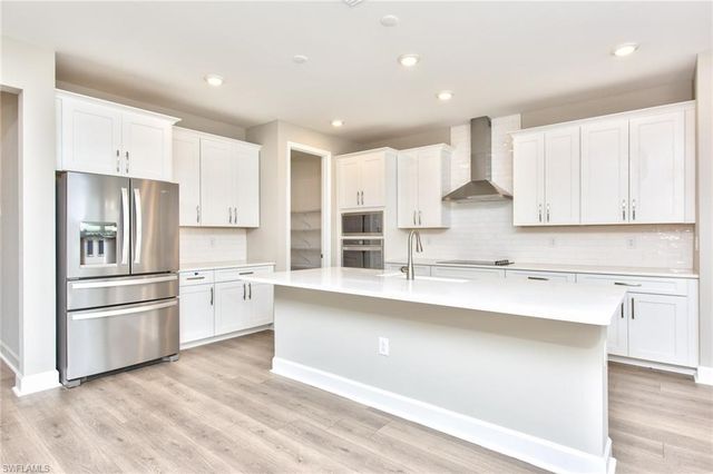 2091 Grove DR, Naples, FL 34120