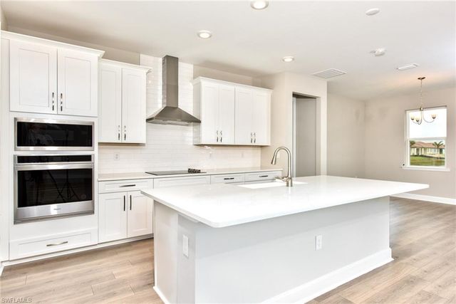 2091 Grove DR, Naples, FL 34120