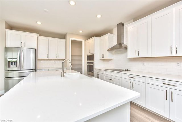 2091 Grove DR, Naples, FL 34120