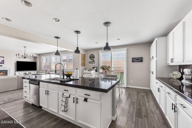 1242 Wellington Drive, Palmdale, CA 93551