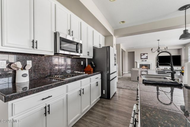 1242 Wellington Drive, Palmdale, CA 93551