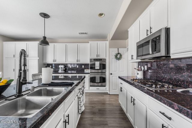 1242 Wellington Drive, Palmdale, CA 93551