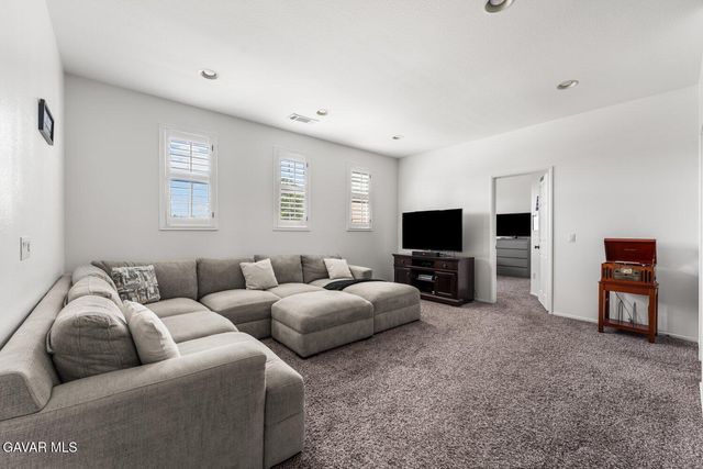 1242 Wellington Drive, Palmdale, CA 93551