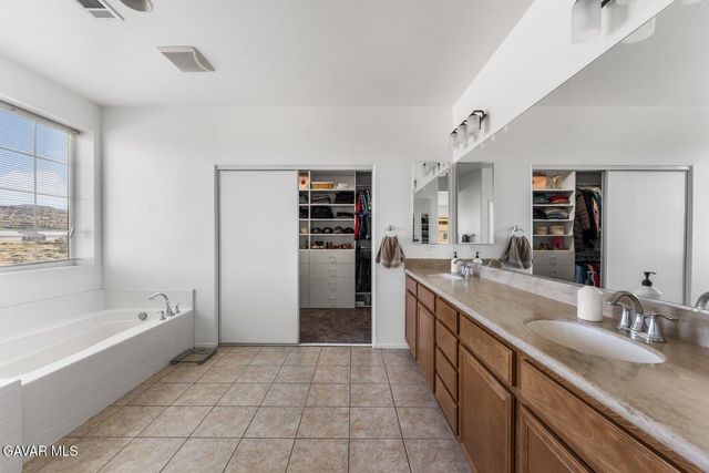 1242 Wellington Drive, Palmdale, CA 93551
