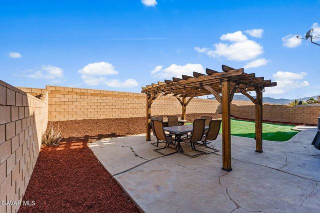 1242 Wellington Drive, Palmdale, CA 93551