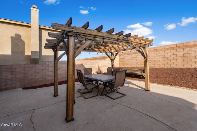 1242 Wellington Drive, Palmdale, CA 93551