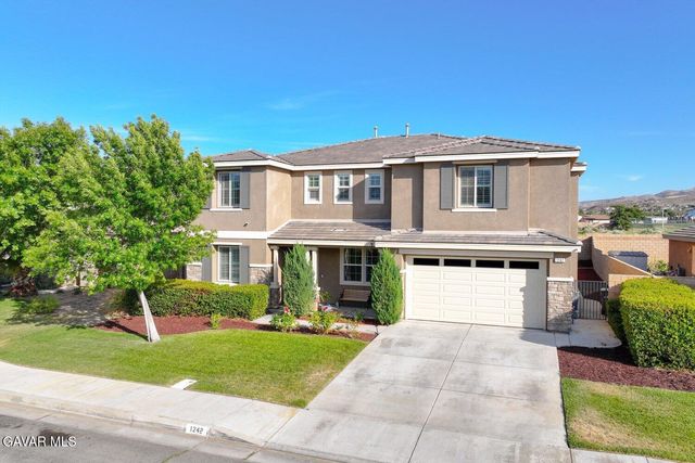 1242 Wellington Drive, Palmdale, CA 93551