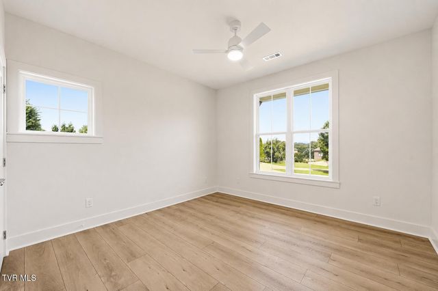 2040 Carsons Way, Piney Flats, TN 37686