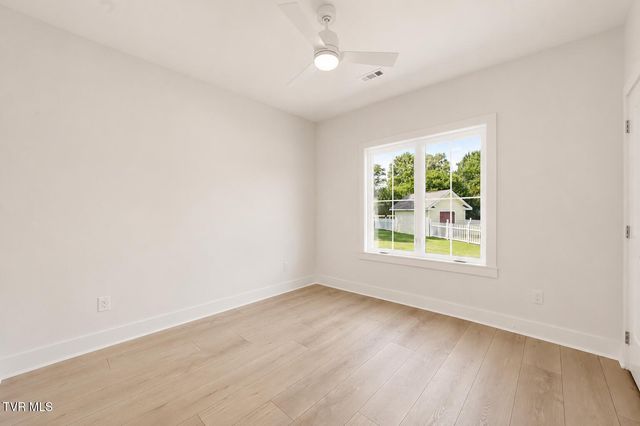 2040 Carsons Way, Piney Flats, TN 37686