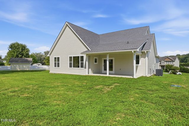 2040 Carsons Way, Piney Flats, TN 37686