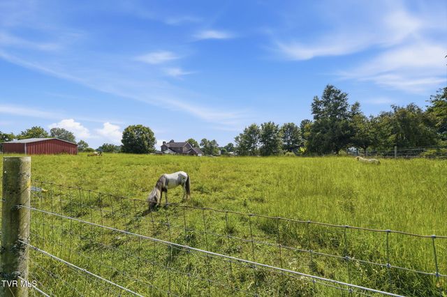 2040 Carsons Way, Piney Flats, TN 37686