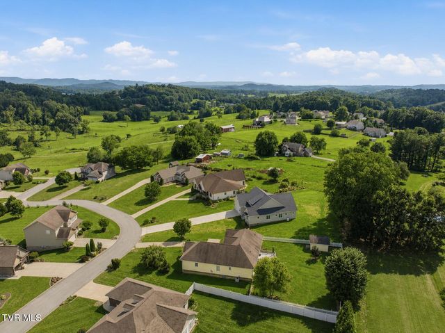 2040 Carsons Way, Piney Flats, TN 37686