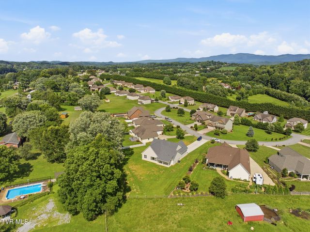 2040 Carsons Way, Piney Flats, TN 37686