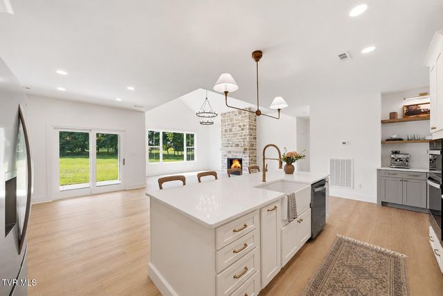 2040 Carsons Way, Piney Flats, TN 37686