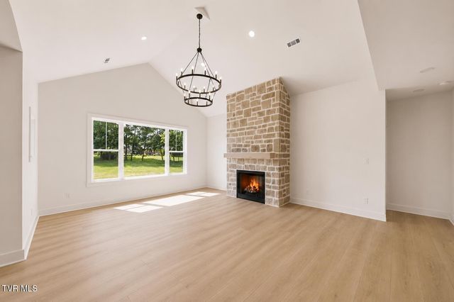 2040 Carsons Way, Piney Flats, TN 37686