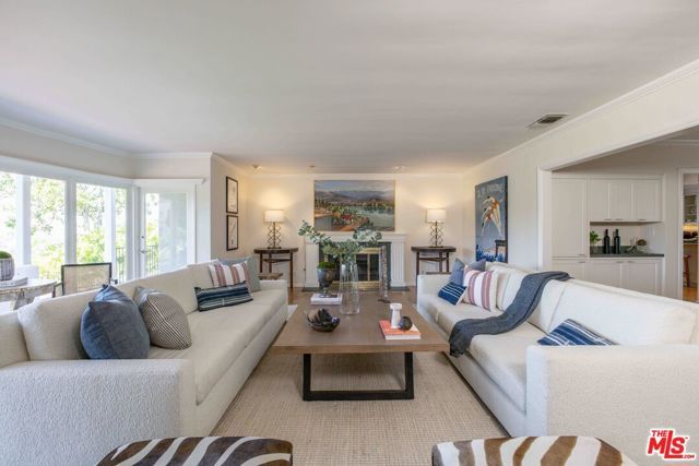 2059 Kenilworth Avenue, Los Angeles, CA 90039