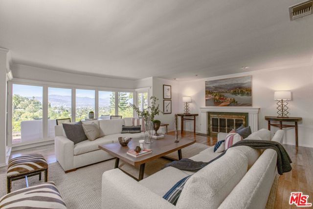 2059 Kenilworth Avenue, Los Angeles, CA 90039