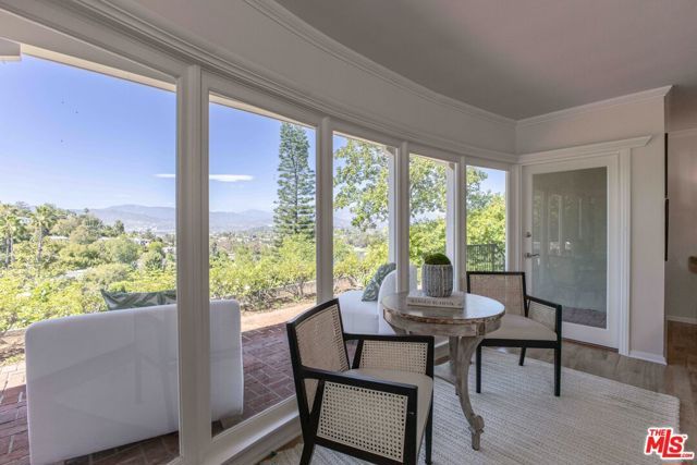 2059 Kenilworth Avenue, Los Angeles, CA 90039
