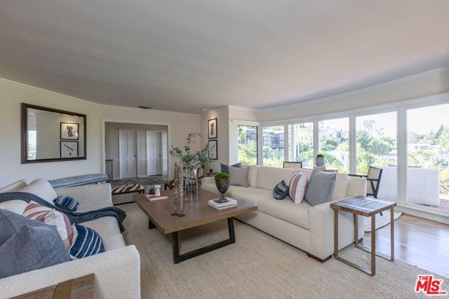 2059 Kenilworth Avenue, Los Angeles, CA 90039