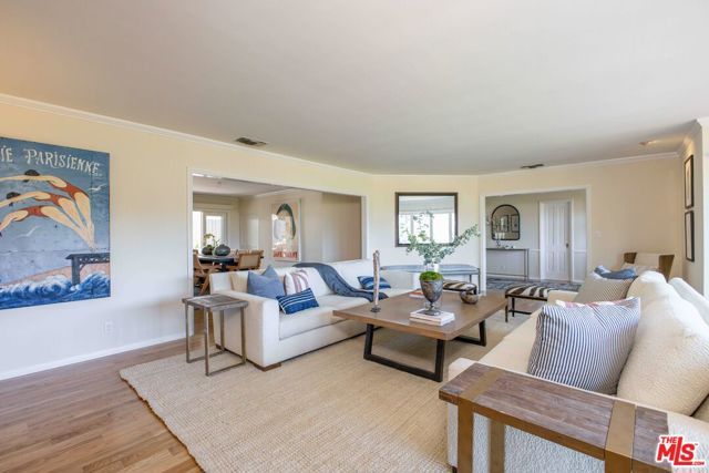 2059 Kenilworth Avenue, Los Angeles, CA 90039