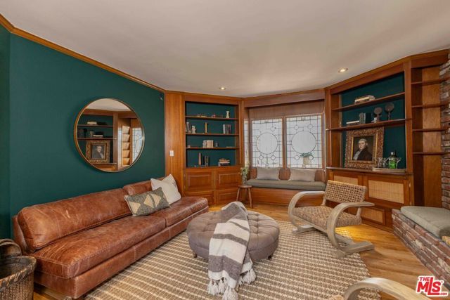 2059 Kenilworth Avenue, Los Angeles, CA 90039
