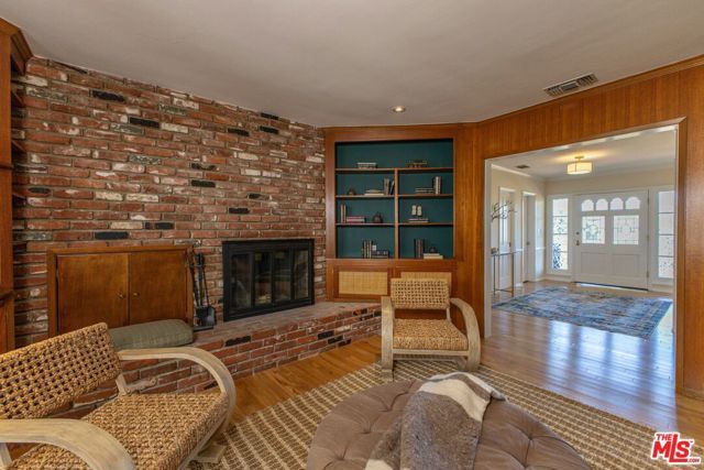 2059 Kenilworth Avenue, Los Angeles, CA 90039