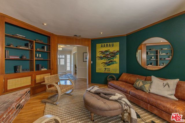 2059 Kenilworth Avenue, Los Angeles, CA 90039