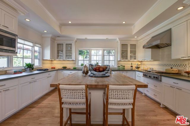 2059 Kenilworth Avenue, Los Angeles, CA 90039