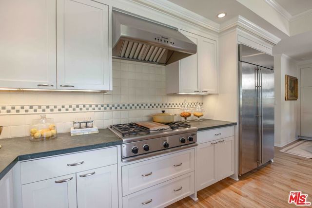 2059 Kenilworth Avenue, Los Angeles, CA 90039