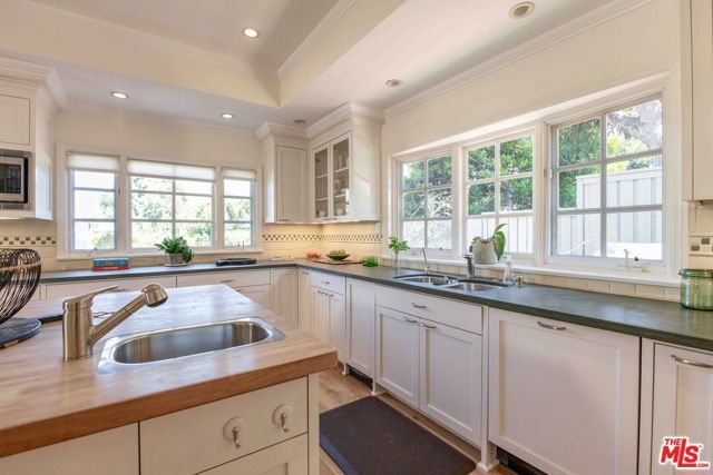 2059 Kenilworth Avenue, Los Angeles, CA 90039