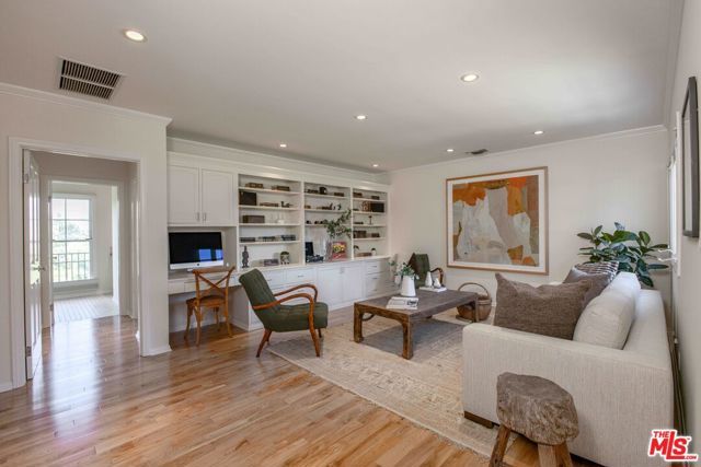 2059 Kenilworth Avenue, Los Angeles, CA 90039