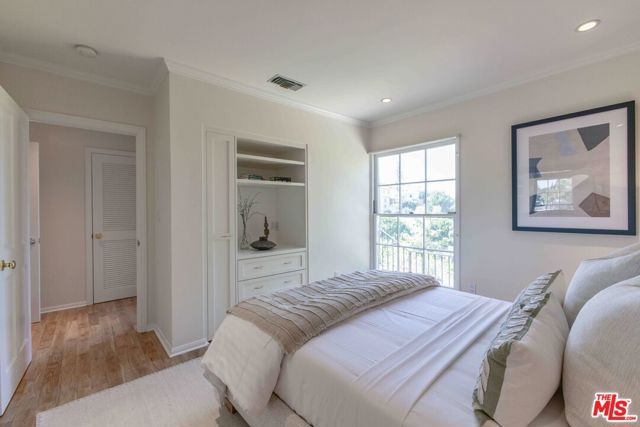 2059 Kenilworth Avenue, Los Angeles, CA 90039