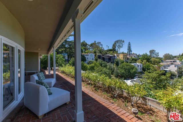 2059 Kenilworth Avenue, Los Angeles, CA 90039