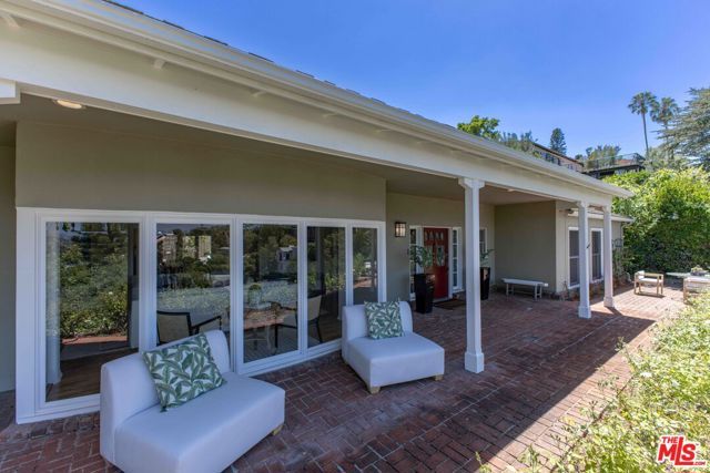 2059 Kenilworth Avenue, Los Angeles, CA 90039
