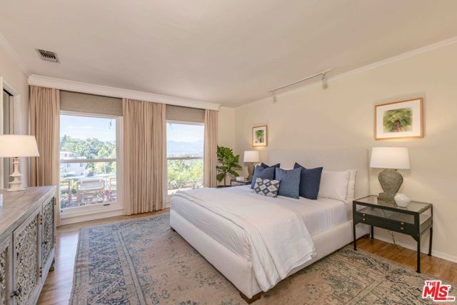 2059 Kenilworth Avenue, Los Angeles, CA 90039