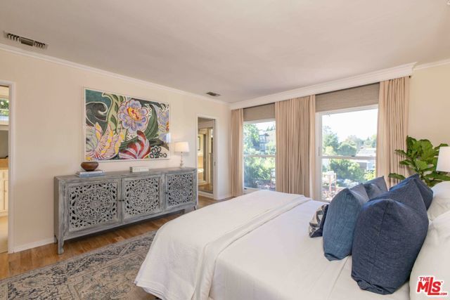 2059 Kenilworth Avenue, Los Angeles, CA 90039