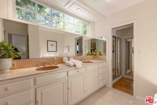 2059 Kenilworth Avenue, Los Angeles, CA 90039