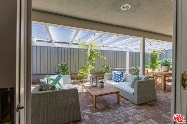 2059 Kenilworth Avenue, Los Angeles, CA 90039