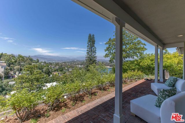 2059 Kenilworth Avenue, Los Angeles, CA 90039